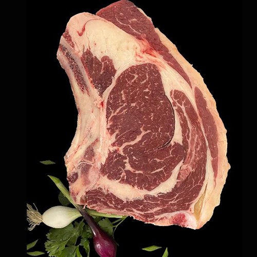 Ein schön marmoriertes Rinderkotelett gereift 800g